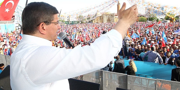Davutoğlu: HDP, MHP'ye pas veriyor