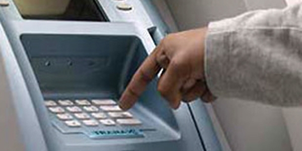 ATM'ye düzenek yerleştirip kart bilgisini kopyaladılar