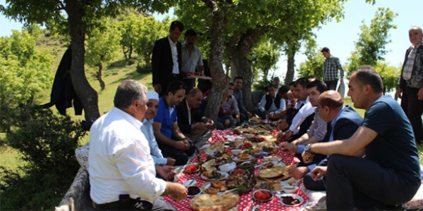 Silahların susmadığı yerde piknik yaptılar