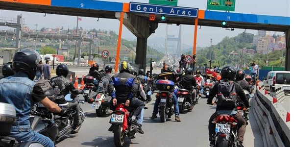 Motosikletçilerden HGS eylemi