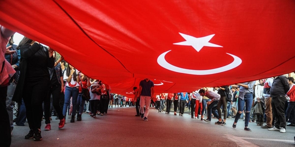 Samsun'da 1919 metre Türk bayrağı açıldı