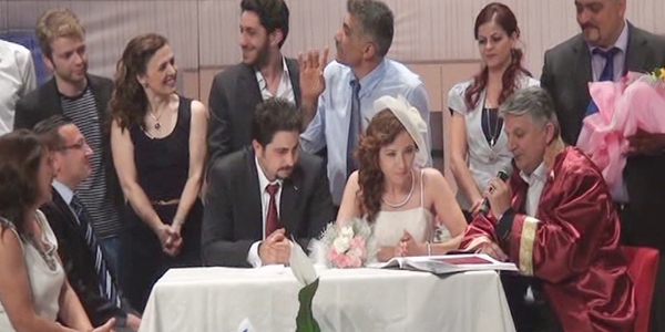 Boğulan nikah memurundan geriye nikahlardaki görüntüler kaldı