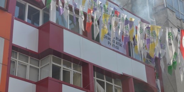 Bombacı şüphelenmesinler diye çay içmiş!
