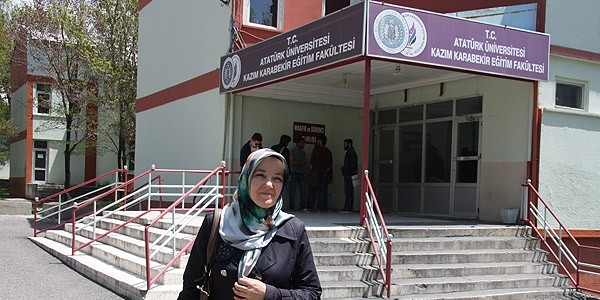 34 y�l sonra T�rk�e ��retmenli�i b�l�m�nden mezun oldu