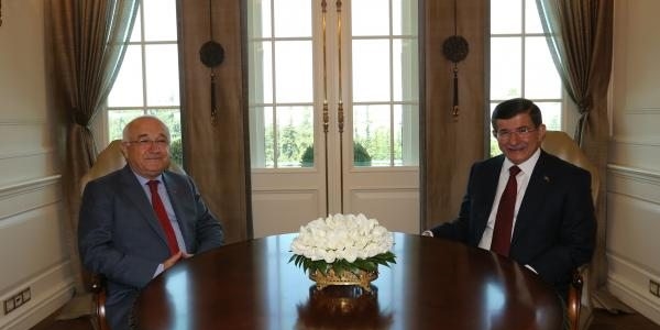 �i�ek'ten Ba�bakan Davuto�lu'na veda ziyareti