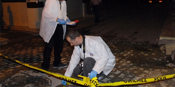 Polis aracına saldıran 2 kişi tutuklandı