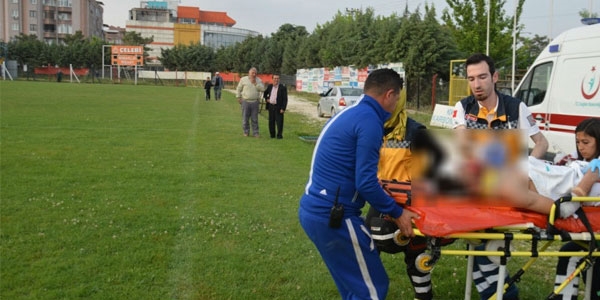 Bisikletiyle okuldan d�nerken arac�n alt�nda kald�