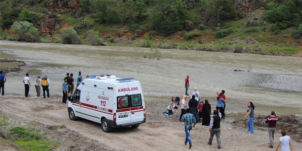 Pülümür Çayı'na giren üniversiteli boğuldu