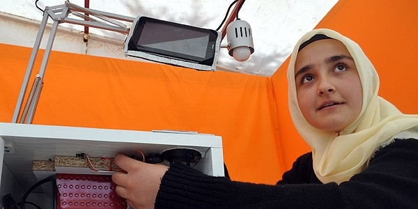 İmam hatip öğrencisinden tabletli ve klimalı rahle