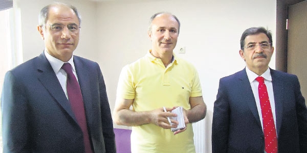 Partilere saldırı demokrasiye karşıdır