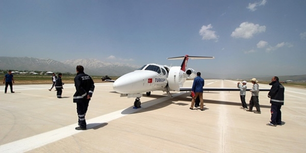 Y�ksekova'ya ilk u�ak indi