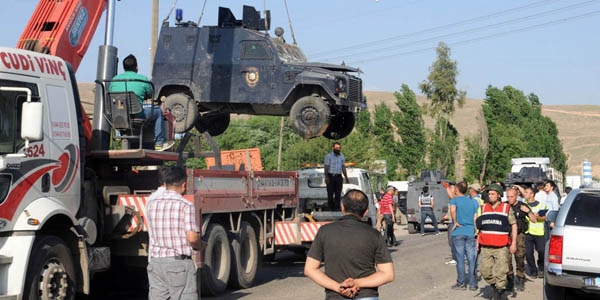 Polis aracı kaza yaptı: 4 yaralı
