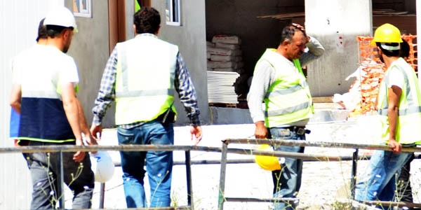 Bodrum'da in�aat iskelesi ��kt�: 4 yaral�