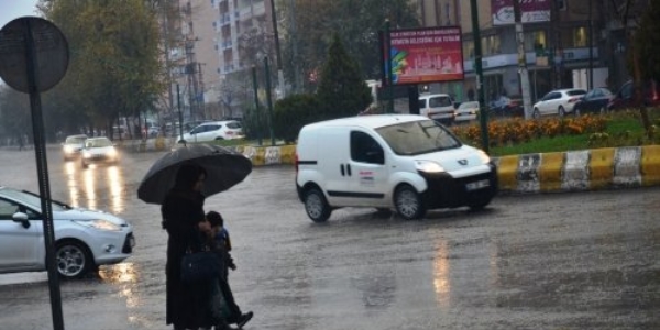 Adıyaman'da sağanak yağış hayatı olumsuz etkiliyor