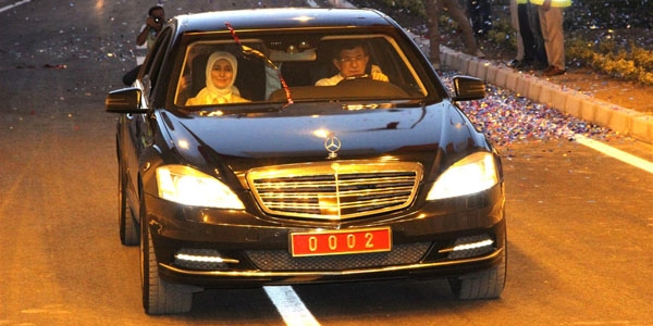 Başbakan Davutoğlu, direksiyona geçti