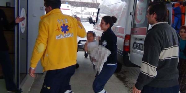 Kaynar su dolu kazanın içine düşen bebek ağır yaralandı