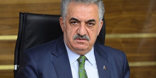 Hayati Yazıcı: Absürt söylemler zarar veriyor
