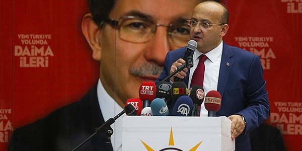'Türk askerine silah çekerek insanlık onurunu mu koruyorlar?'