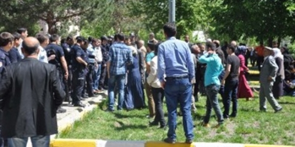 Boşanma davasında adliye karıştı: 3'ü polis 8 yaralı