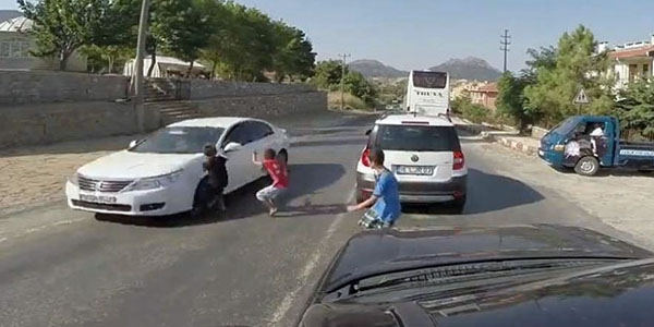 Ölümü teğet geçen 3 çocuk!/Video