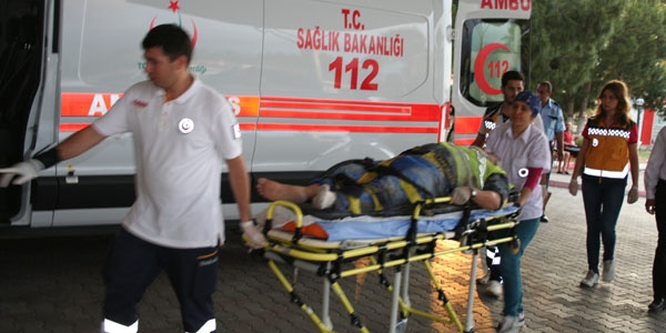 Hatay'da fabrika deposunda çökme: 6 yaralı