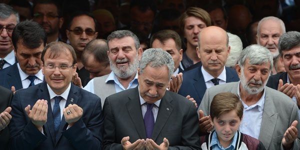 Zabıta memurunun vurduğu başkana gözyaşlarıyla veda