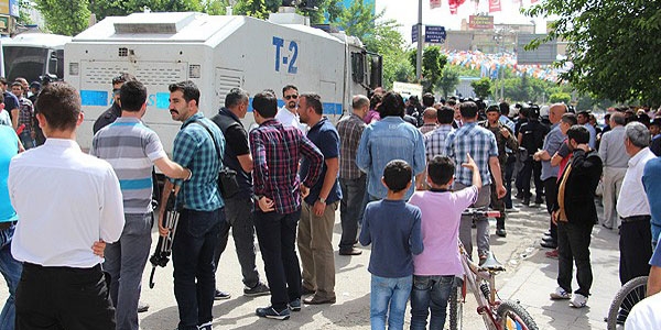Siirt'te AK Partililere saldırı