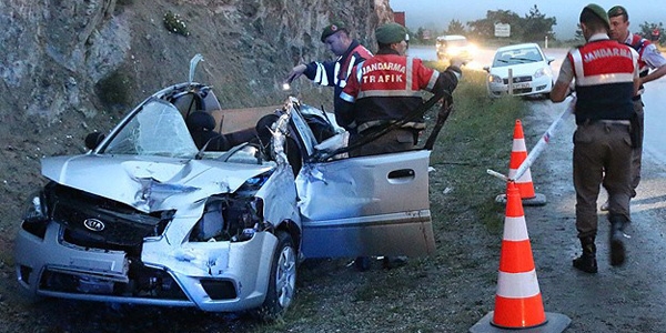 Bolu'da tır ile otomobil çarpıştı: 2 ölü, 4 yaralı
