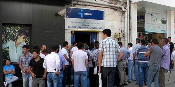 Geçici işçilere kadronun yolu aralandı