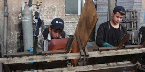 Bu okul fabrikalara taş çıkartıyor