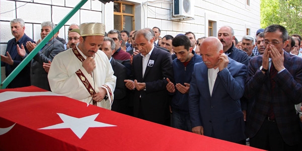 Olur Belediye Başkanı toprağa verildi