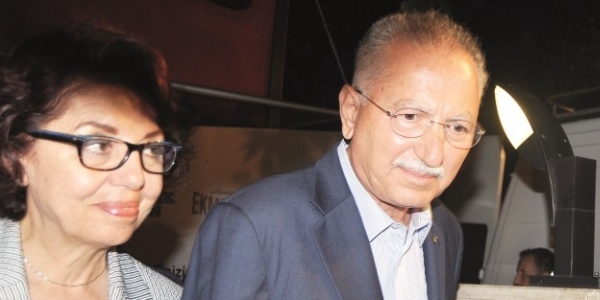 İhsanoğlu vakıfta sadece koltuğu bırakmış!