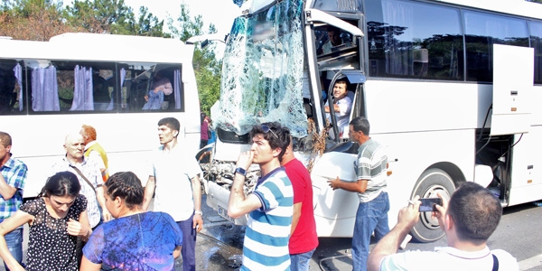 Antalya'da zincirleme trafik kazası: 20 yaralı