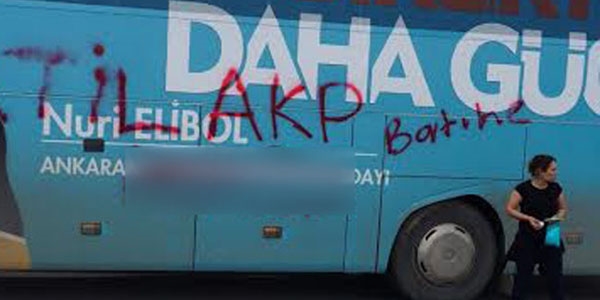 Ankara'da AK Parti seçim otobüsüne saldırı