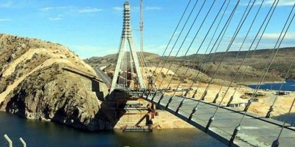 Doğunun boğaz köprüsü gönülleri birleştiriyor