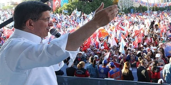 Davutoğlu'ndan Altındağlılara metro sözü