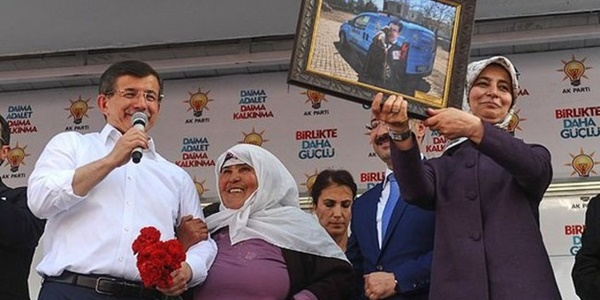 Miting meydanları renkli görüntülere sahne oluyor