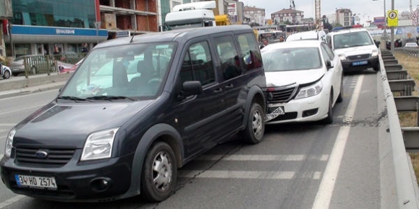 İstanbul'da zincirleme kaza: 11 araç birbirine girdi