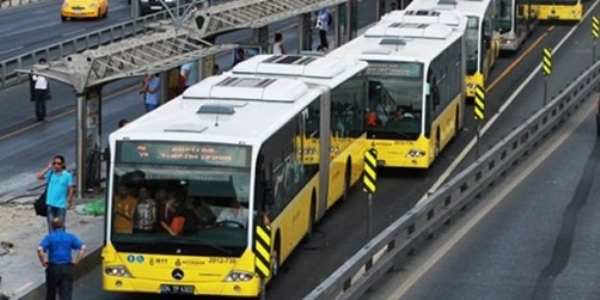 İstanbul'da metrobüs yolunda kaza!