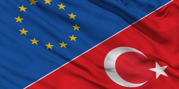 Trkiye Avrupa Parlamentosu'na krmz izgilerini iletti