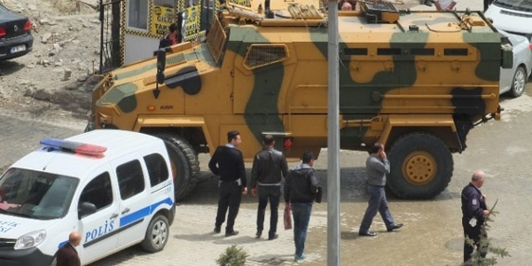Hakkari'de 2 terörist teslim oldu
