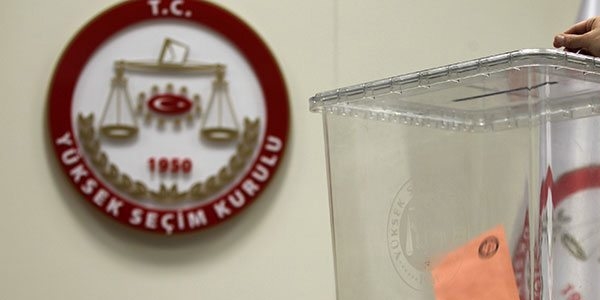YSK: Geçici görevdeki polisler kimlik gösterip oy kullanamaz