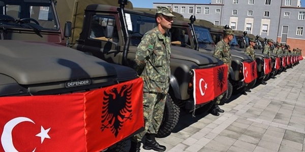 Trkiye'den Arnavutluk ordusuna yardm