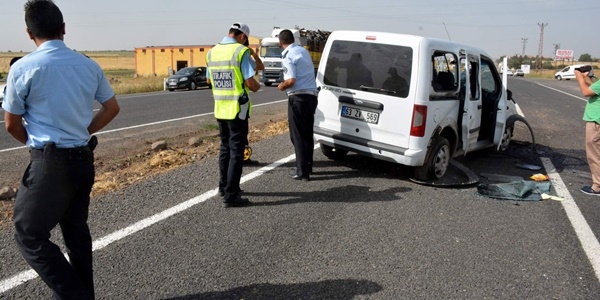 Polis aracı kaza yaptı: 2 yaralı