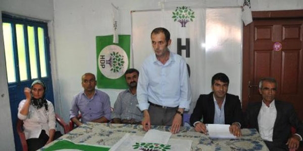 Ak Parti'den istifa eden 9 kişi HDP'ye geçti