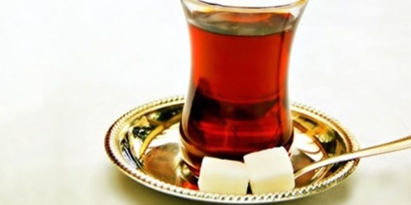 Şekerli çay obezite riskini artırıyor