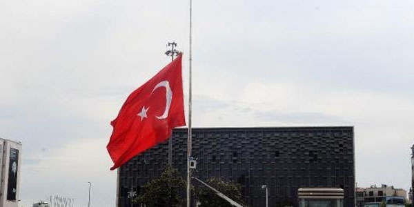 Hatay'da Trk bayrann indirildii iddias