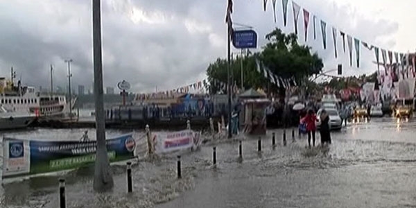 Üsküdar'da deniz ve kara yine birleşti
