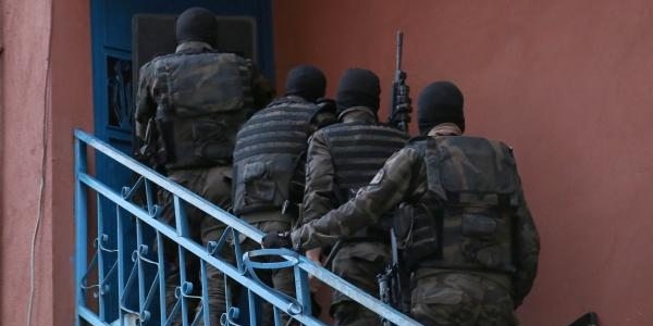 �stanbul'da �afak vakti operasyon