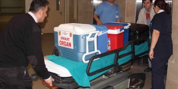 Kule, organ taşıyan uçağa iniş önceliği verdi